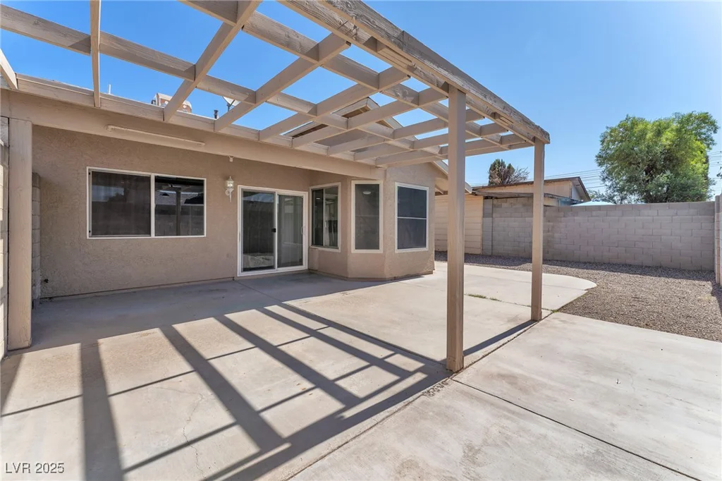 6717 Sheffield, Las Vegas, NV 89108