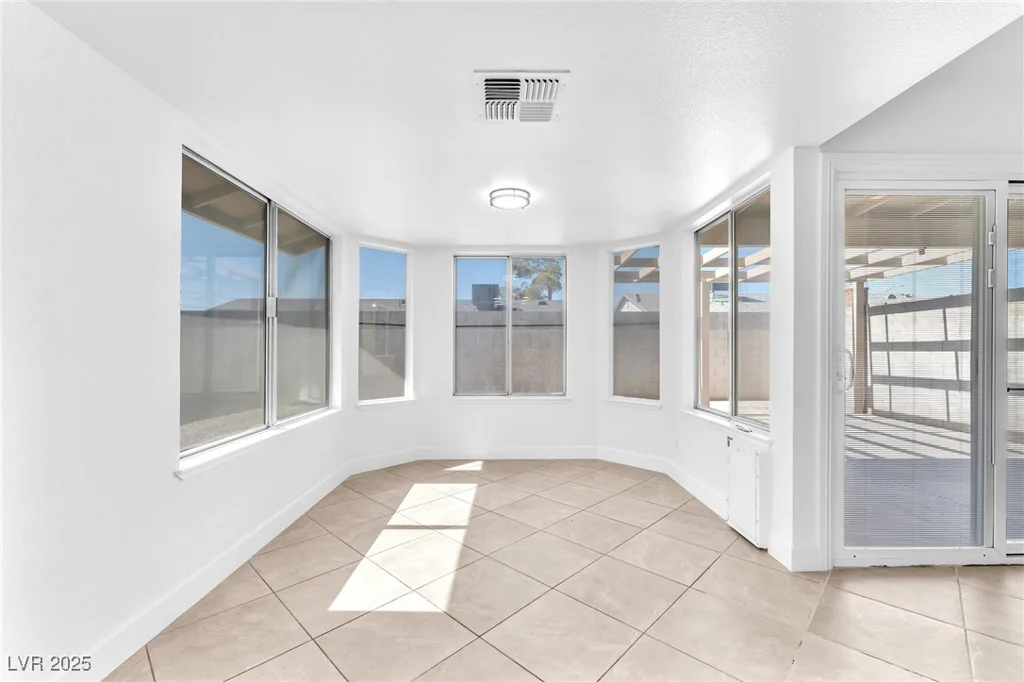 6717 Sheffield, Las Vegas, NV 89108