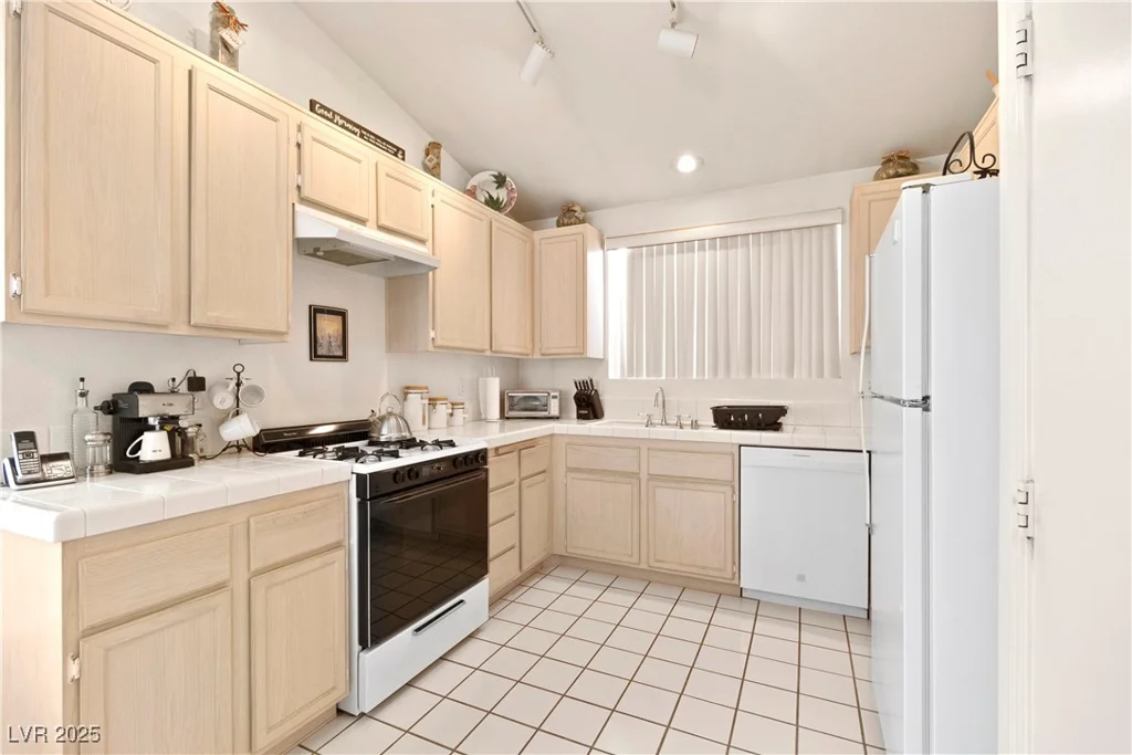 1728 Crystal Chimes, Las Vegas, NV 89106