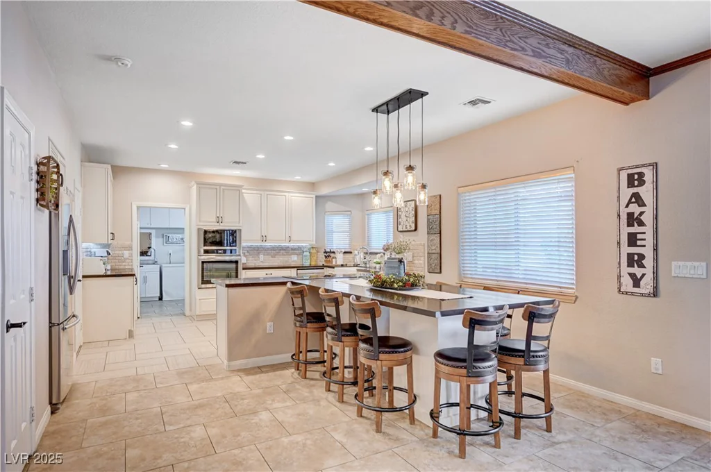 6821 Jeanette, Las Vegas, NV 89131