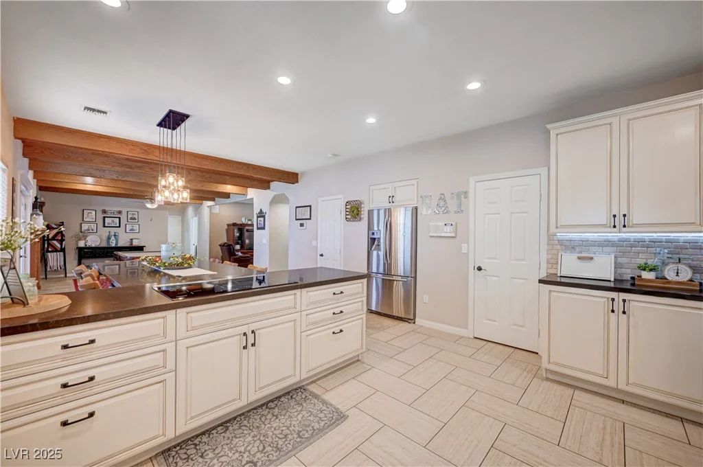 6821 Jeanette, Las Vegas, NV 89131