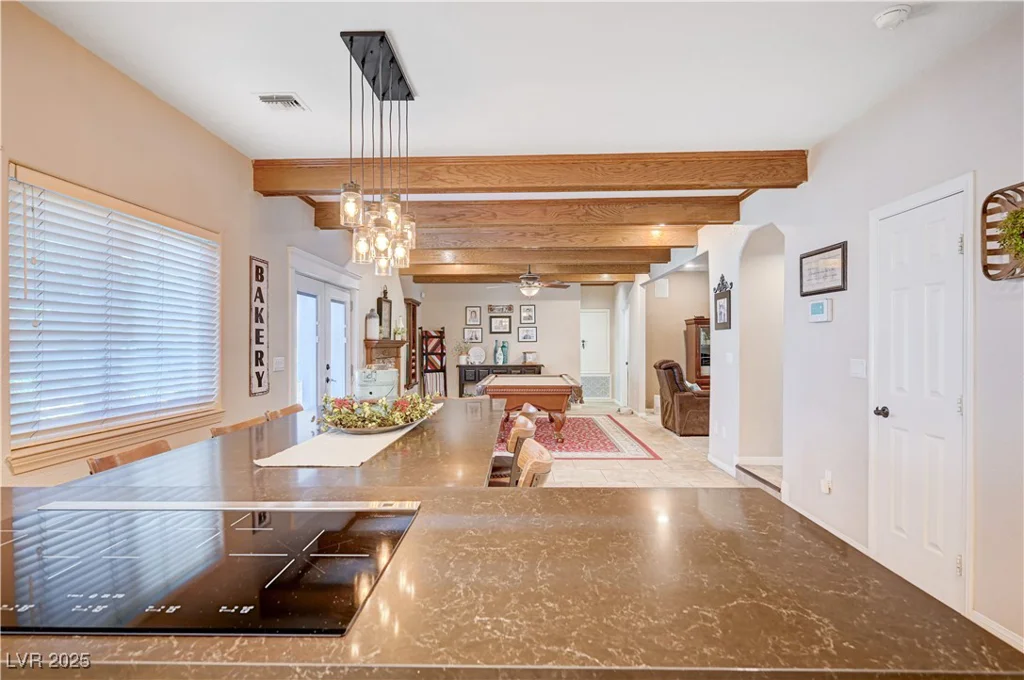 6821 Jeanette, Las Vegas, NV 89131