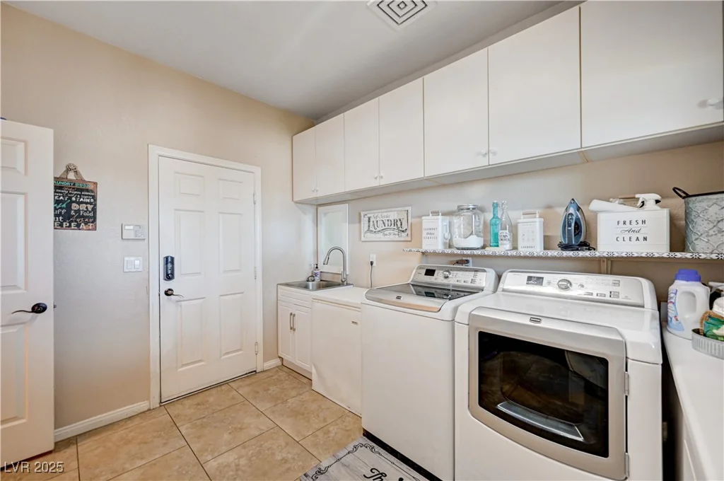 6821 Jeanette, Las Vegas, NV 89131