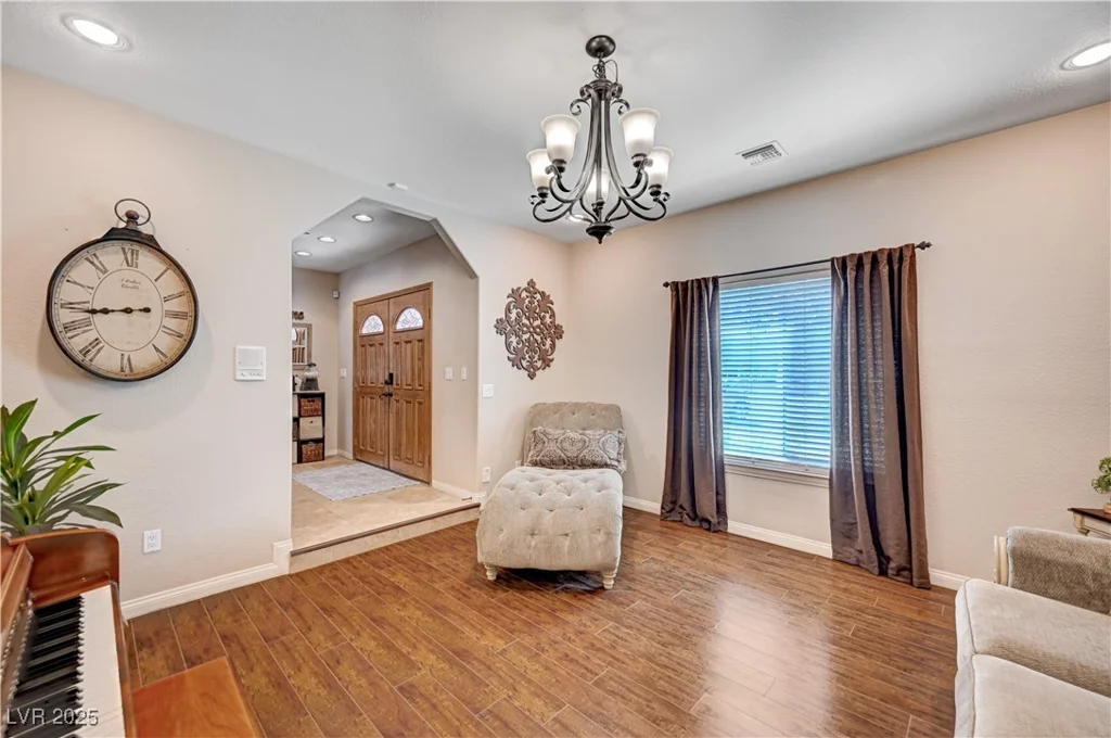 6821 Jeanette, Las Vegas, NV 89131