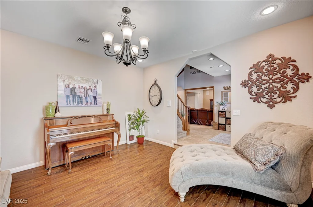 6821 Jeanette, Las Vegas, NV 89131