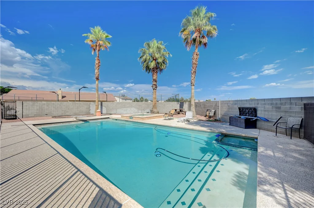 6821 Jeanette, Las Vegas, NV 89131