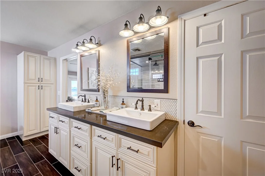 6821 Jeanette, Las Vegas, NV 89131