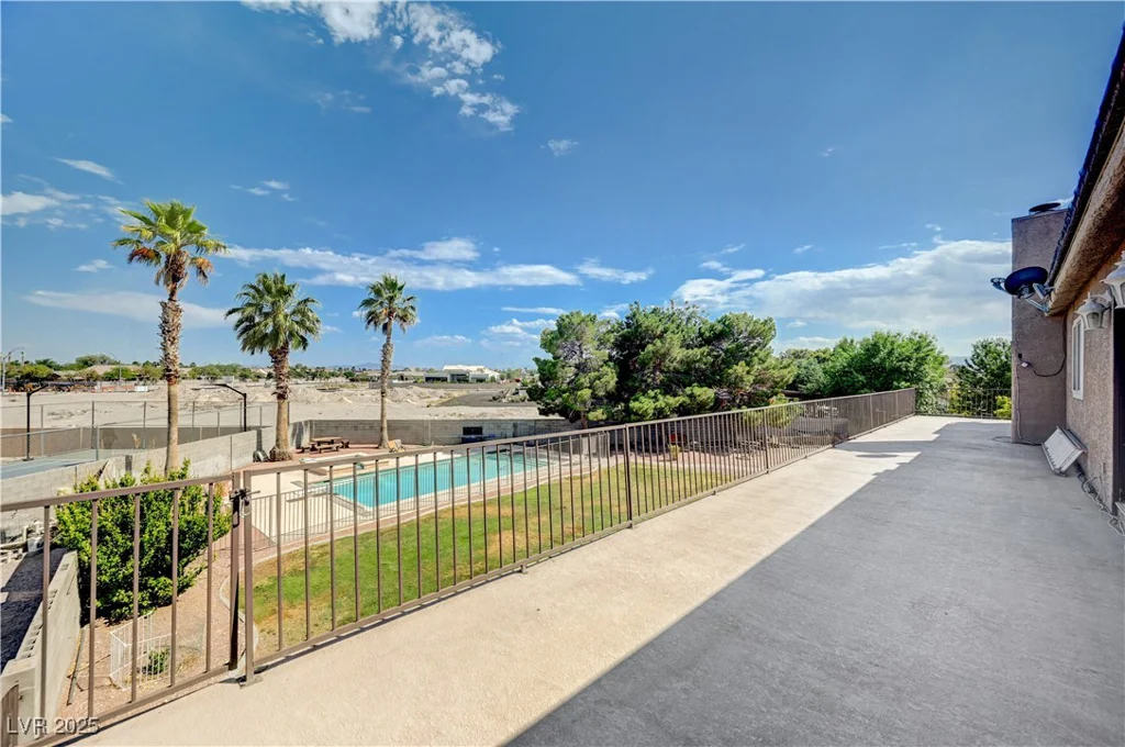 6821 Jeanette, Las Vegas, NV 89131