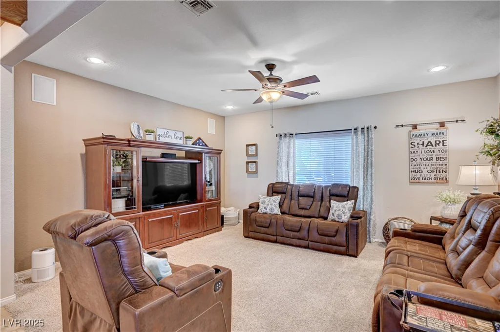 6821 Jeanette, Las Vegas, NV 89131
