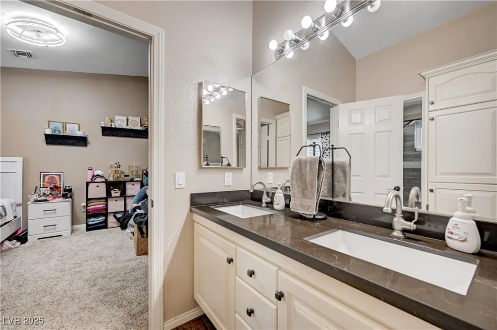 6821 Jeanette, Las Vegas, NV 89131