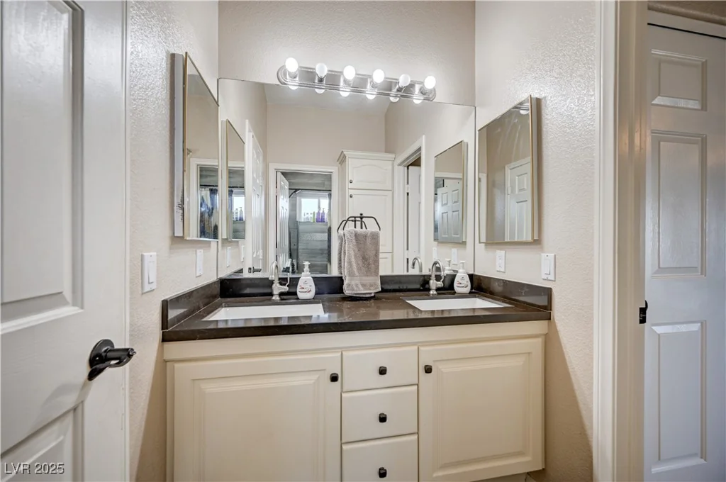 6821 Jeanette, Las Vegas, NV 89131