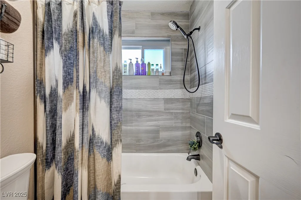 6821 Jeanette, Las Vegas, NV 89131