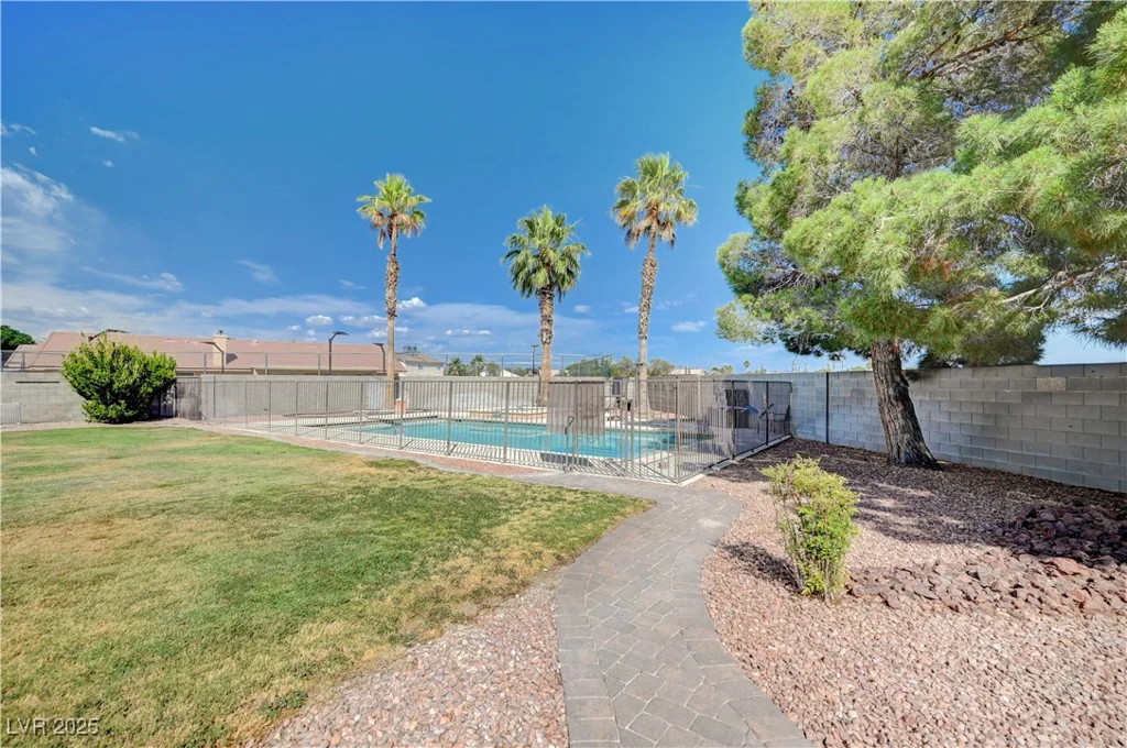 6821 Jeanette, Las Vegas, NV 89131