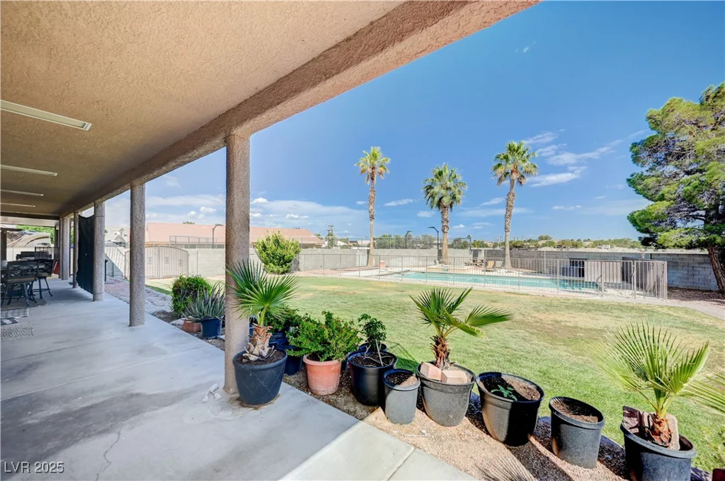 6821 Jeanette, Las Vegas, NV 89131