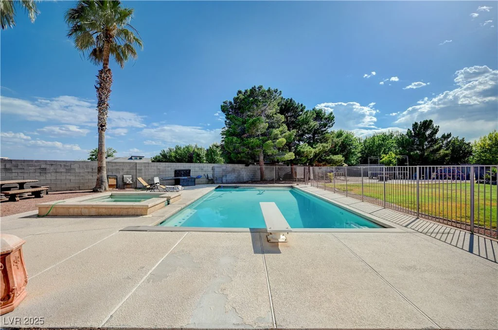 6821 Jeanette, Las Vegas, NV 89131