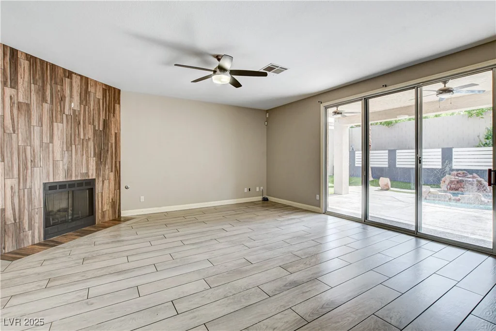 313 Vista Glen, Las Vegas, NV 89145