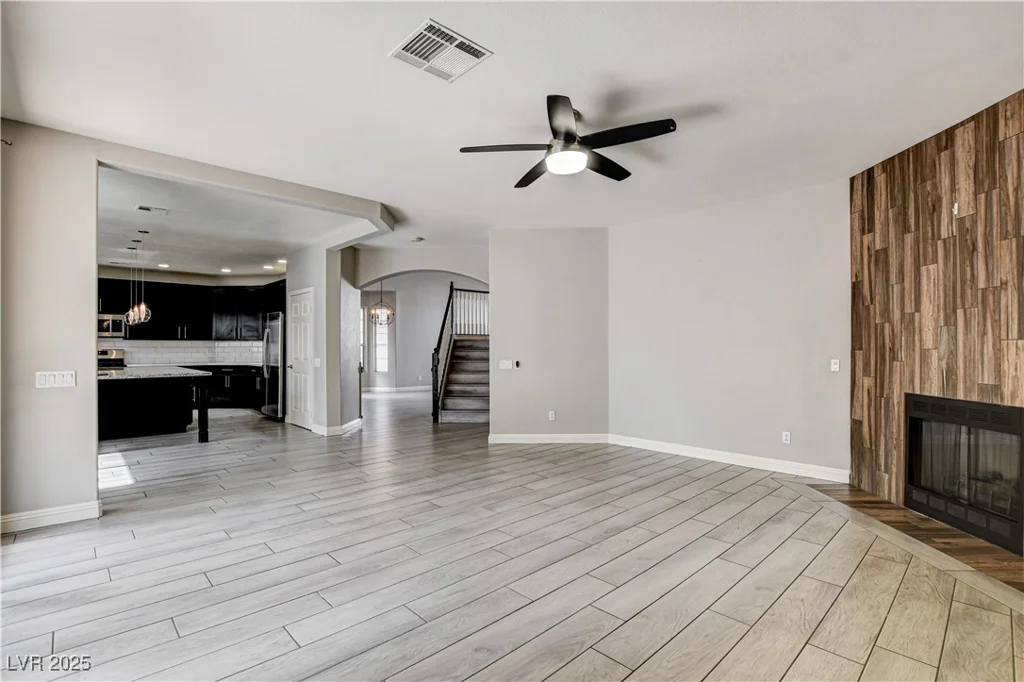 313 Vista Glen, Las Vegas, NV 89145