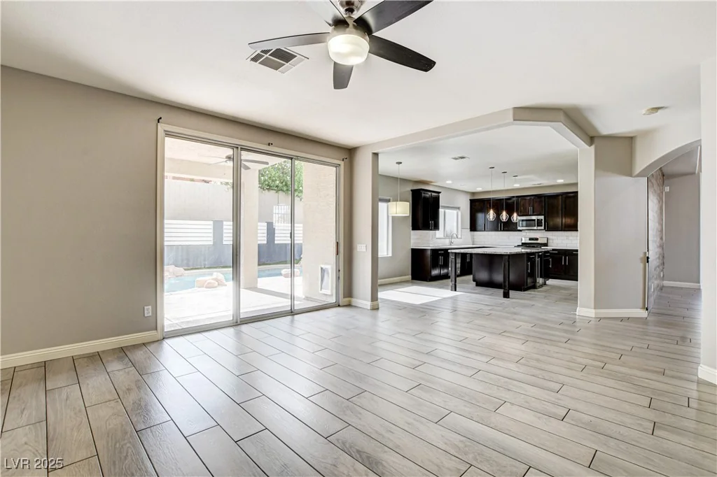 313 Vista Glen, Las Vegas, NV 89145