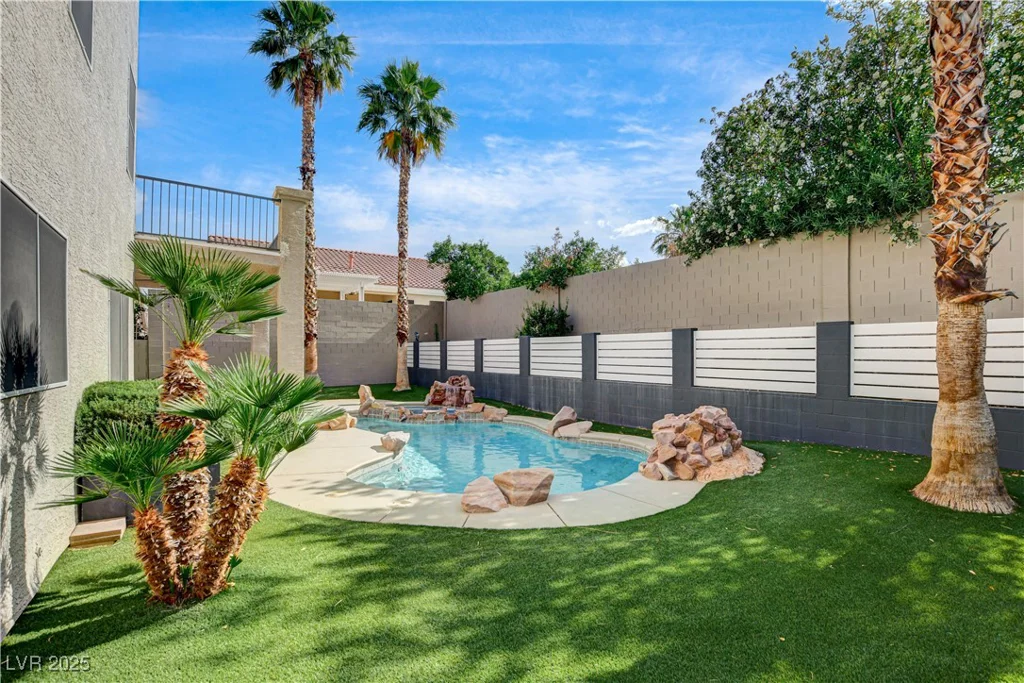 313 Vista Glen, Las Vegas, NV 89145
