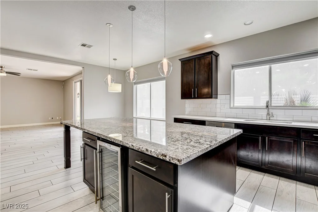 313 Vista Glen, Las Vegas, NV 89145