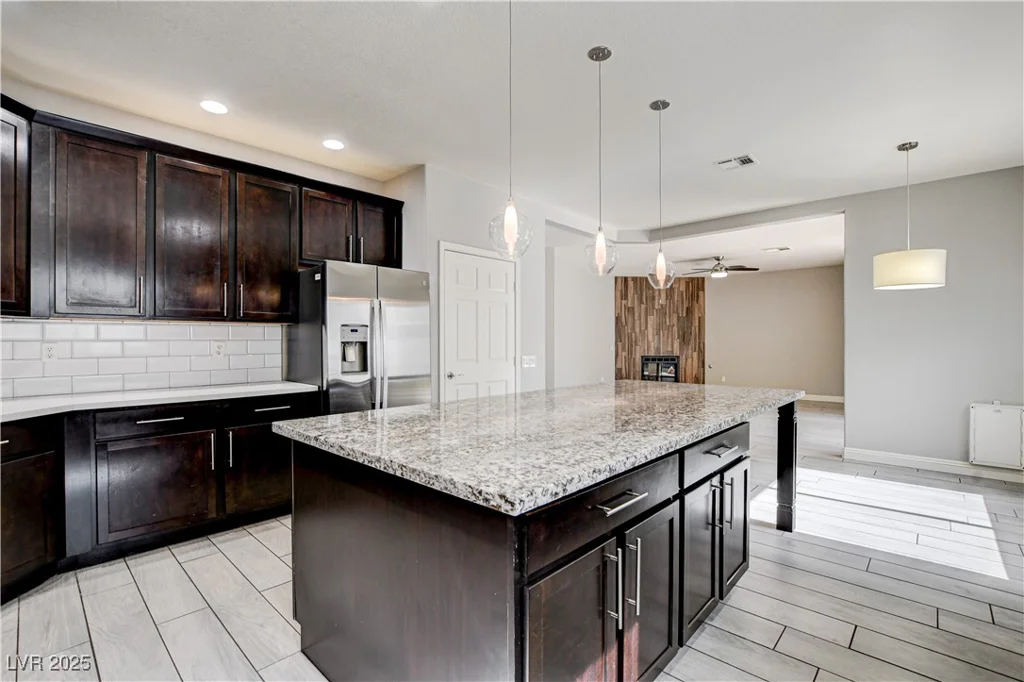 313 Vista Glen, Las Vegas, NV 89145