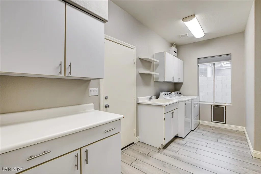 313 Vista Glen, Las Vegas, NV 89145