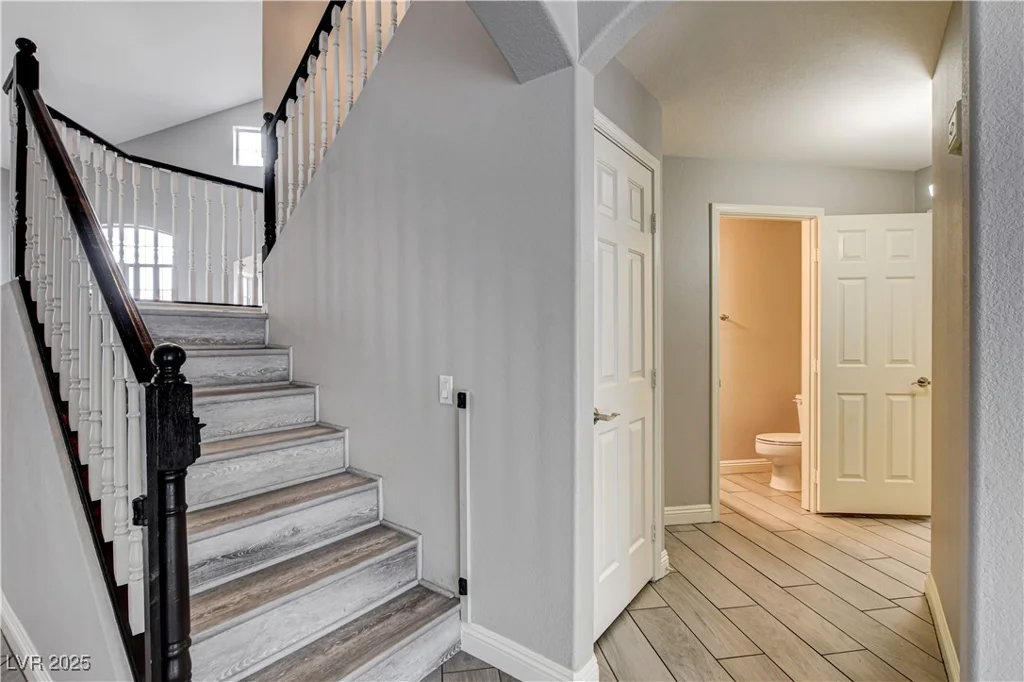 313 Vista Glen, Las Vegas, NV 89145