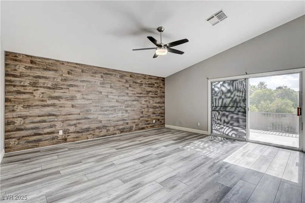 313 Vista Glen, Las Vegas, NV 89145