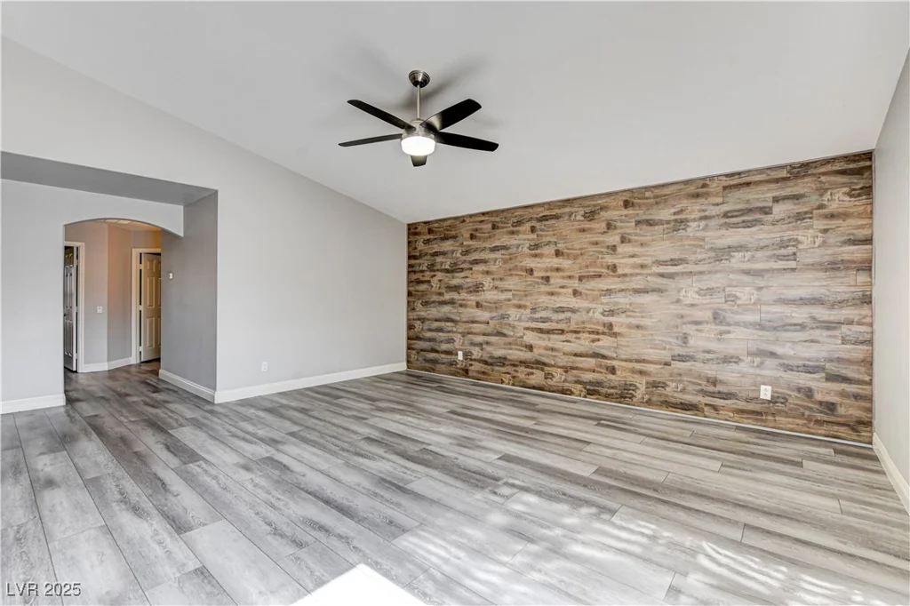 313 Vista Glen, Las Vegas, NV 89145