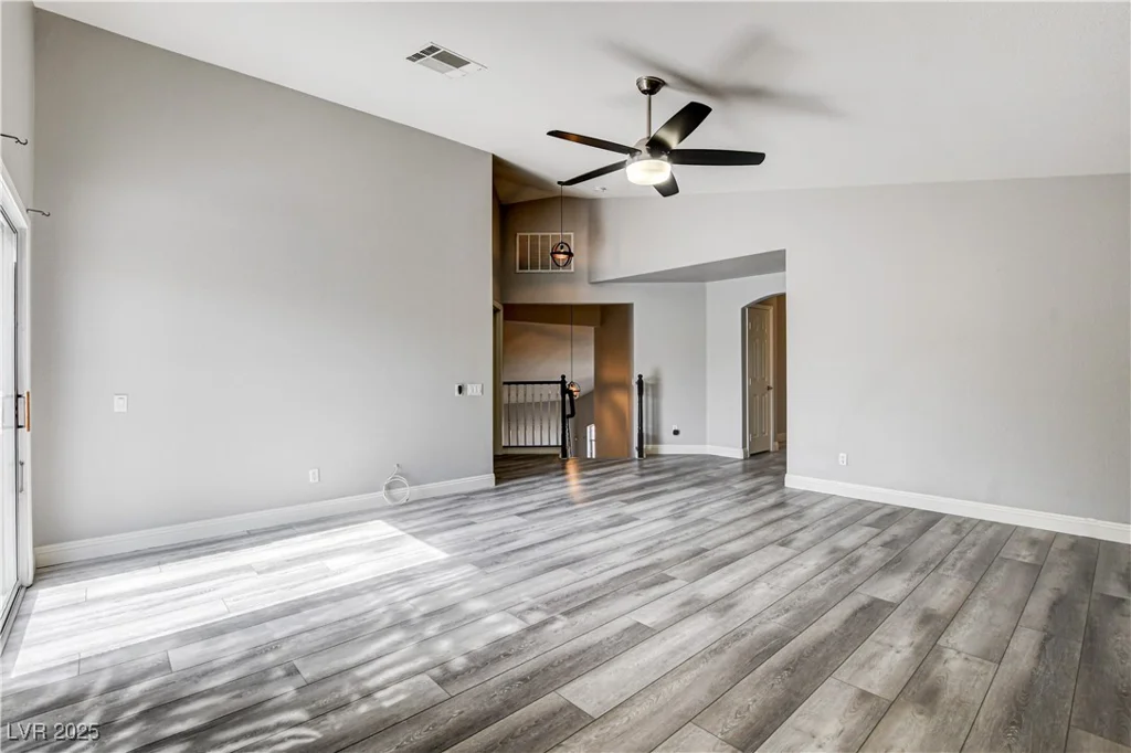 313 Vista Glen, Las Vegas, NV 89145