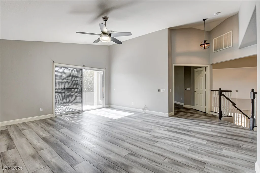 313 Vista Glen, Las Vegas, NV 89145