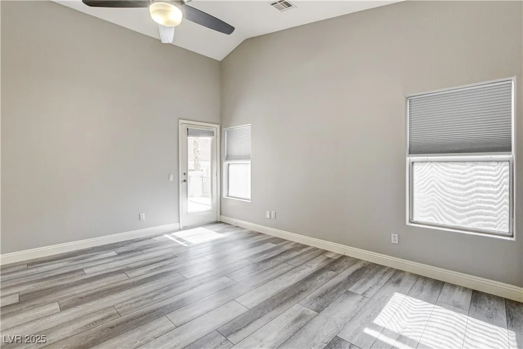 313 Vista Glen, Las Vegas, NV 89145