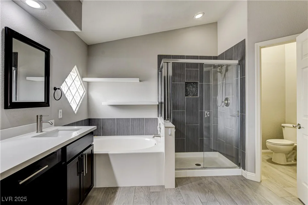 313 Vista Glen, Las Vegas, NV 89145