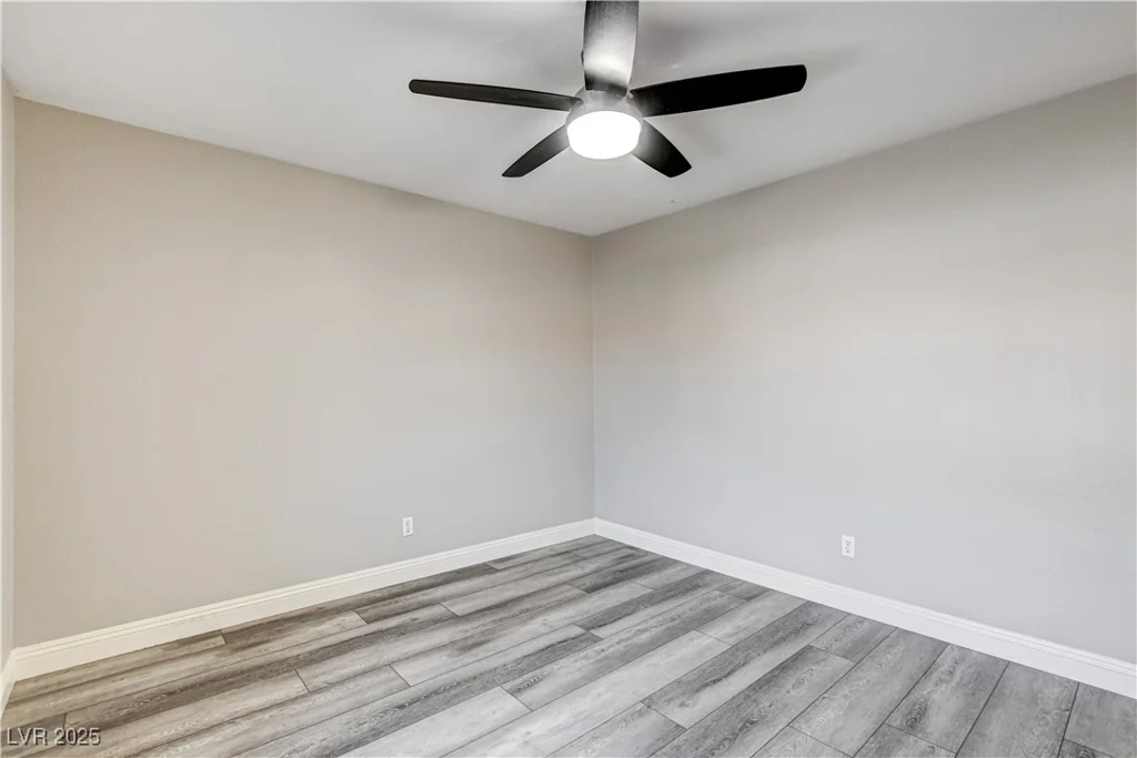 313 Vista Glen, Las Vegas, NV 89145
