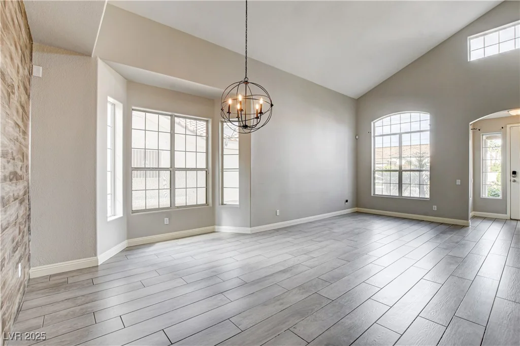 313 Vista Glen, Las Vegas, NV 89145