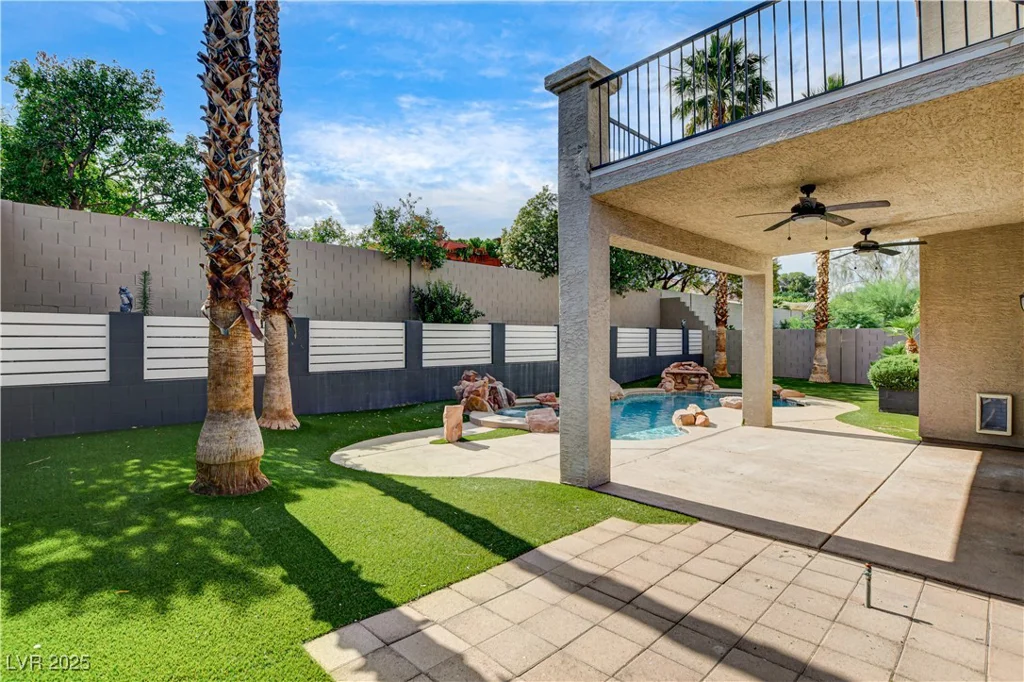 313 Vista Glen, Las Vegas, NV 89145