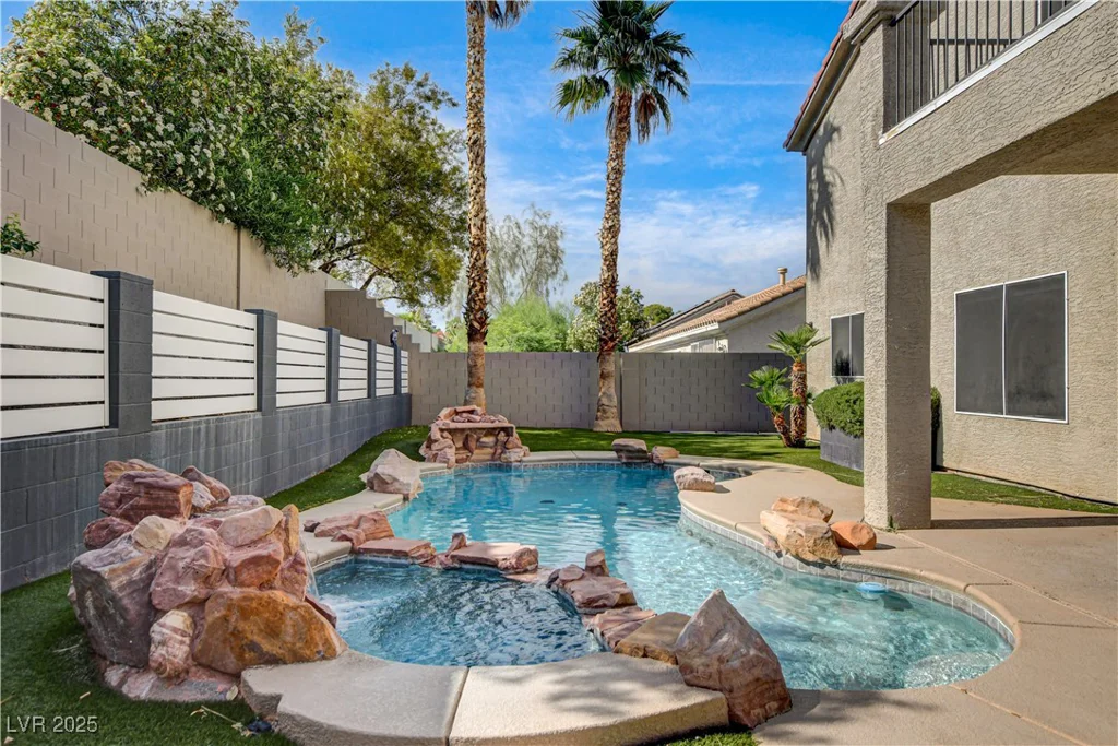 313 Vista Glen, Las Vegas, NV 89145