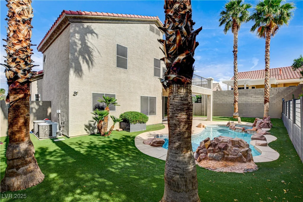 313 Vista Glen, Las Vegas, NV 89145