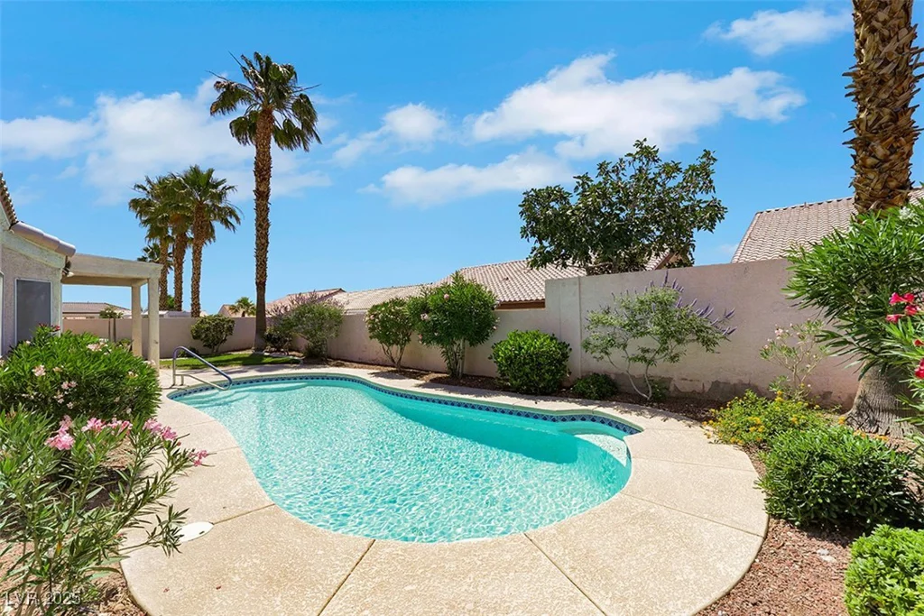 9205 Desert Village, Las Vegas, NV 89147
