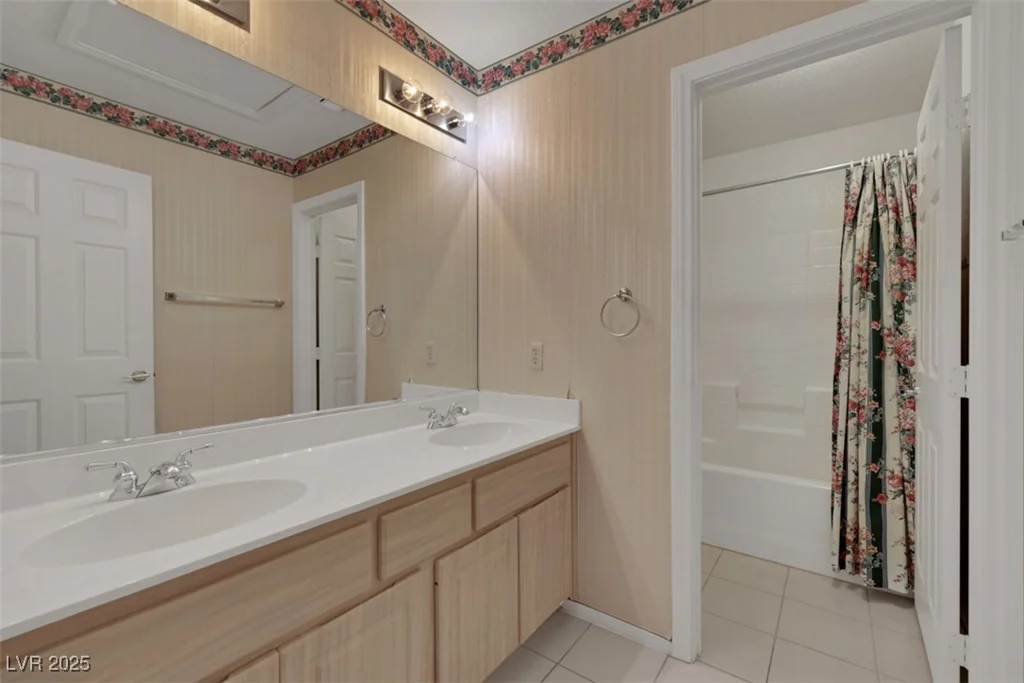 9205 Desert Village, Las Vegas, NV 89147
