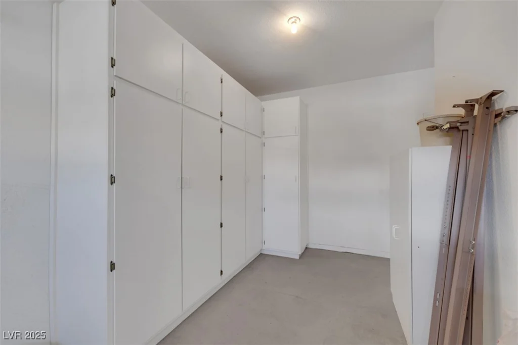 9205 Desert Village, Las Vegas, NV 89147