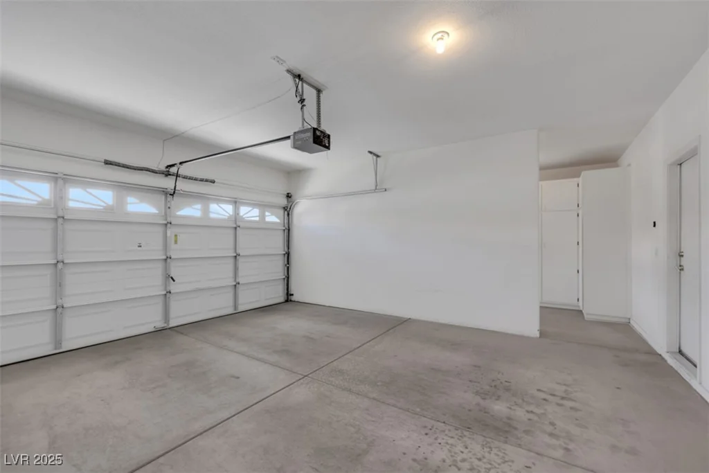 9205 Desert Village, Las Vegas, NV 89147