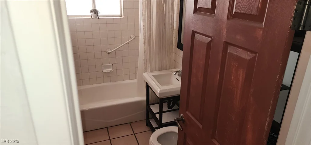 829 Dover, Las Vegas, NV 89107