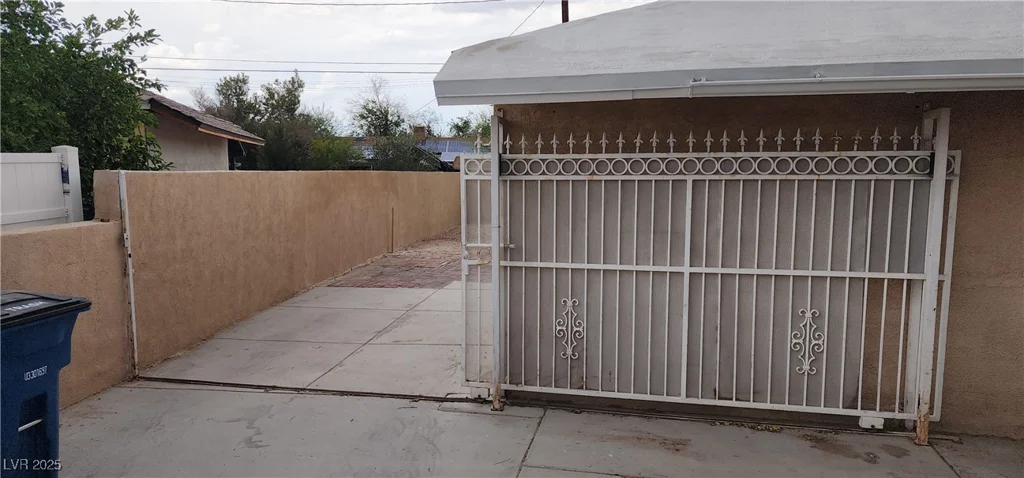 829 Dover, Las Vegas, NV 89107