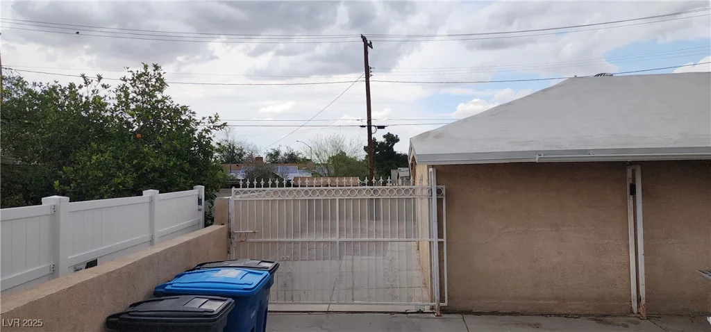 829 Dover, Las Vegas, NV 89107