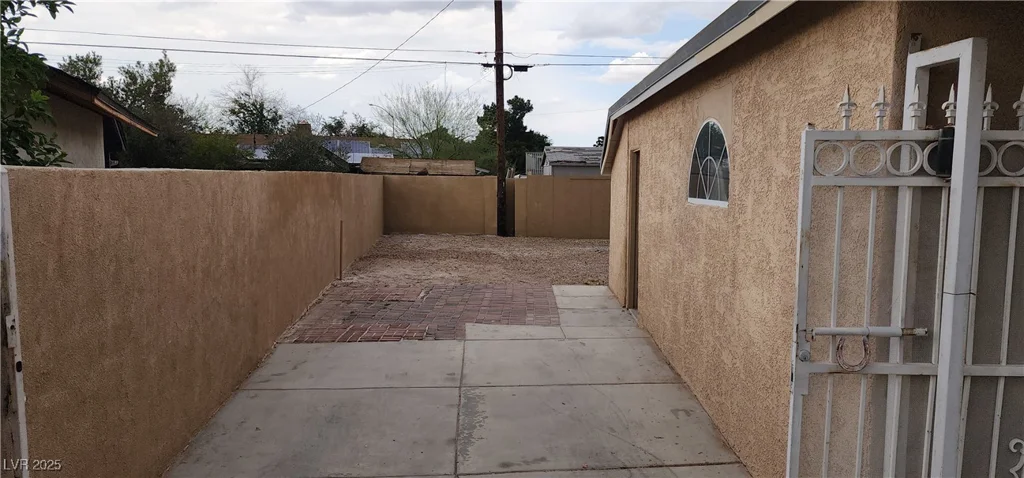 829 Dover, Las Vegas, NV 89107