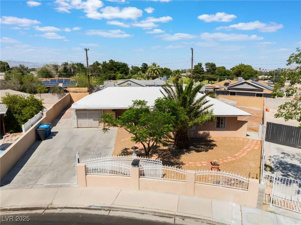 829 Dover, Las Vegas, NV 89107