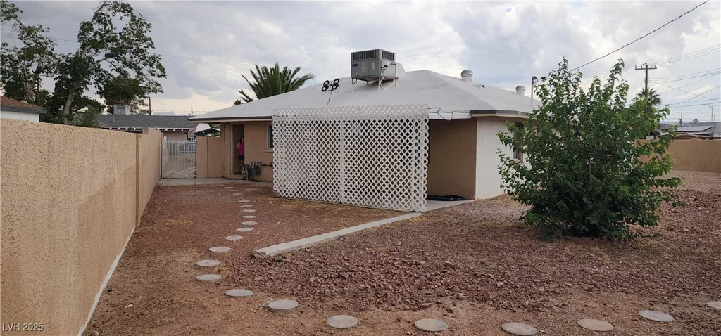 829 Dover, Las Vegas, NV 89107