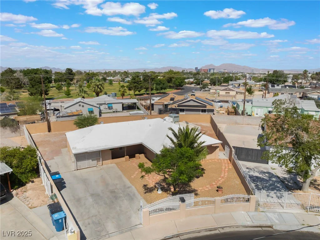 829 Dover, Las Vegas, NV 89107
