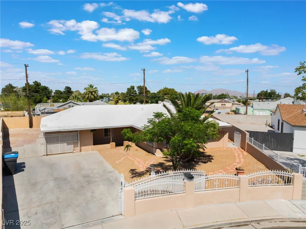 829 Dover, Las Vegas, NV 89107